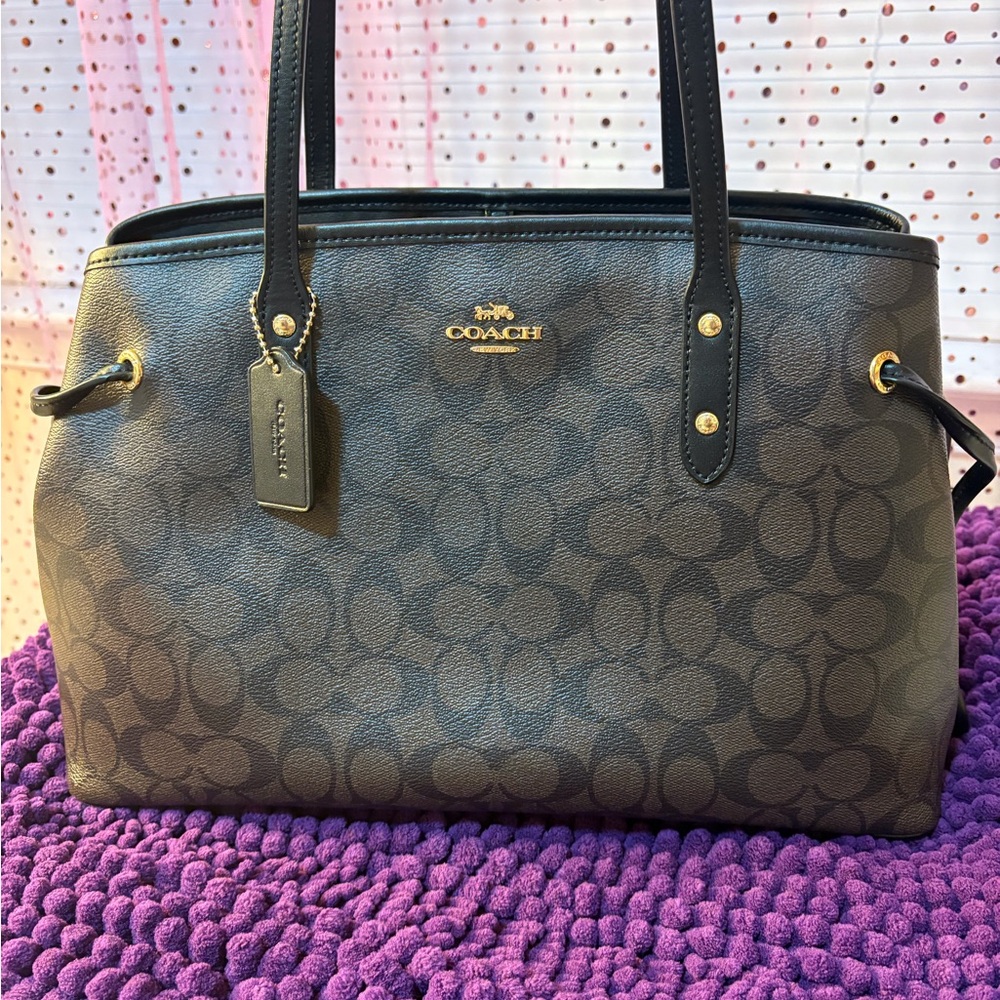Coach Black and Brown Signature Shoulder Bag - Picture 5 of 9